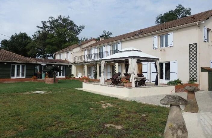 Maison de six chambres avec piscine intérieure près du Dorat — photo 3