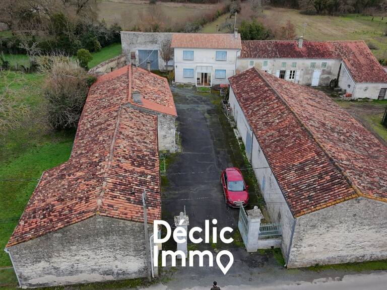 CORPS DE FERME AVEC 2 MAISONS ET DEPENDANCES — photo 1