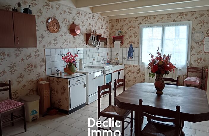 CORPS DE FERME AVEC 2 MAISONS ET DEPENDANCES — photo 5
