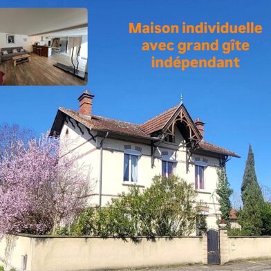 Maison 7 pièces 230 m²