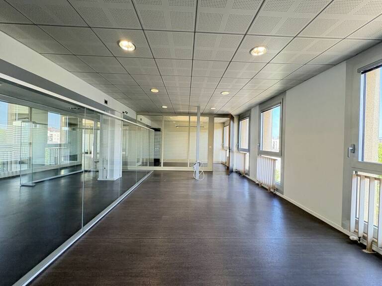 BUREAUX à LOUER — photo 1