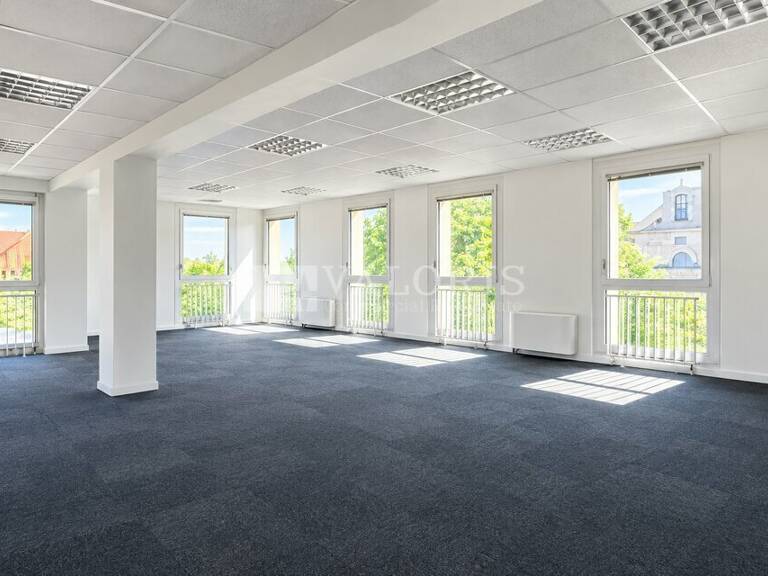 BUREAUX à LOUER — photo 1