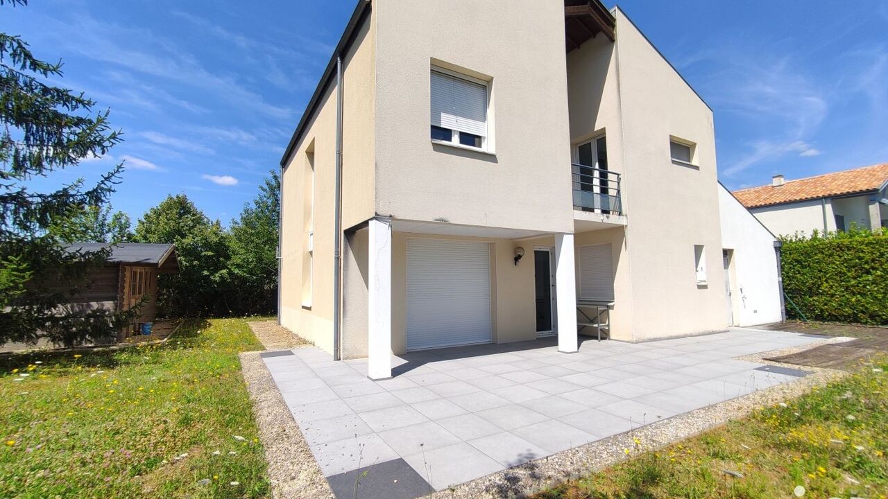 maison 7 pièces 141 m2 à vendre à Lussac-les-Châteaux (86320)