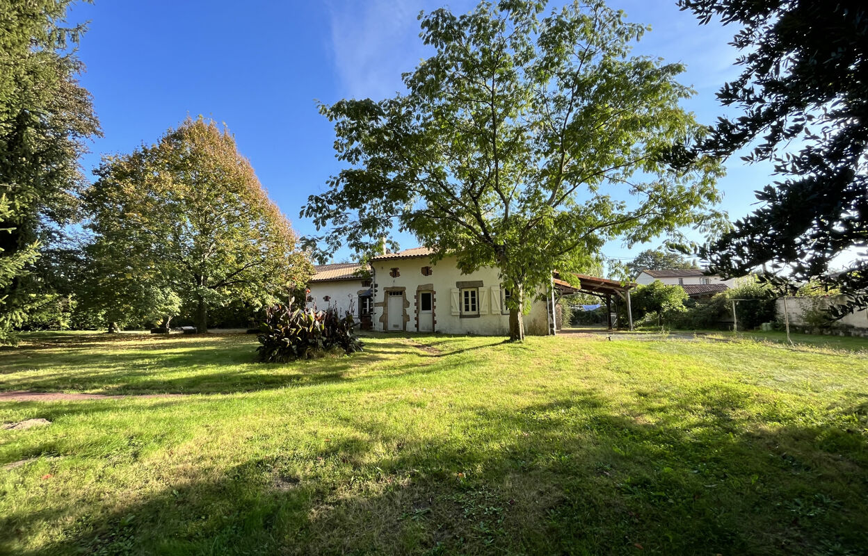 maison 8 pièces 217 m2 à vendre à Moncoutant-sur-Sèvre (79320)