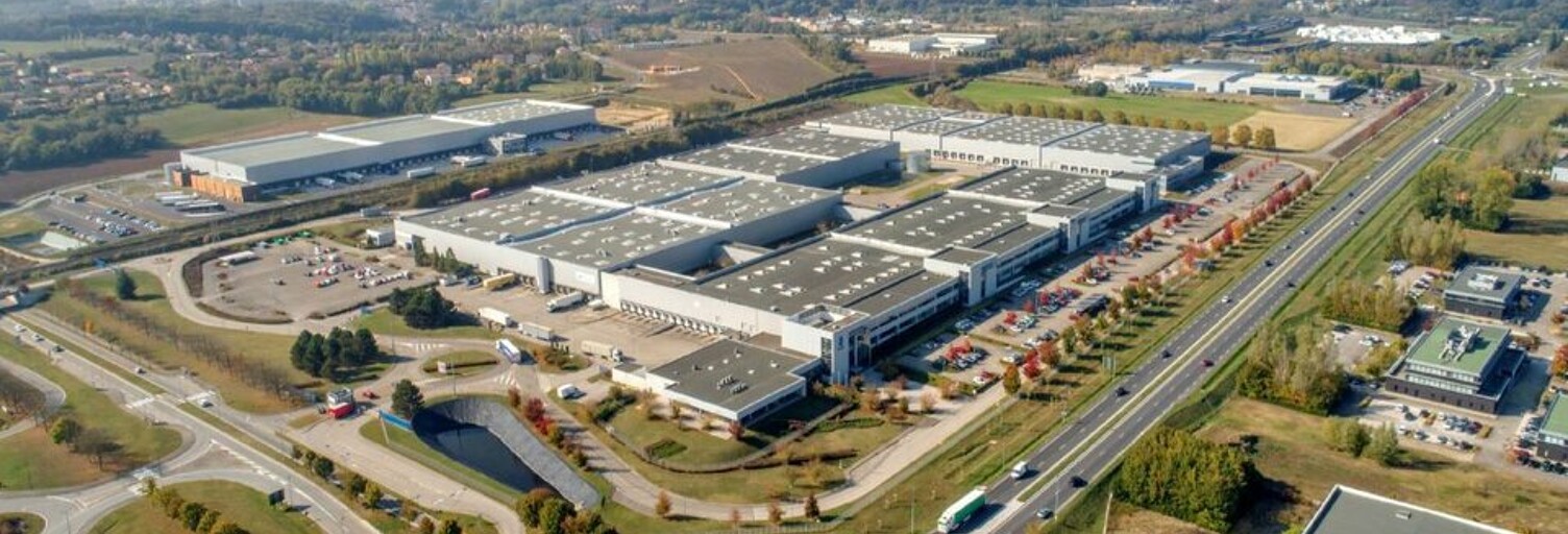 Commerce  6655 m² à louer à Vaulx-Milieu (38090)