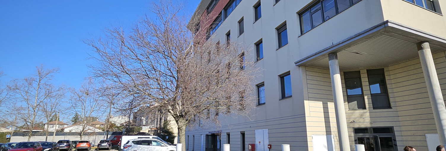 Commerce  141 m² à louer à Saint-Étienne (42000)