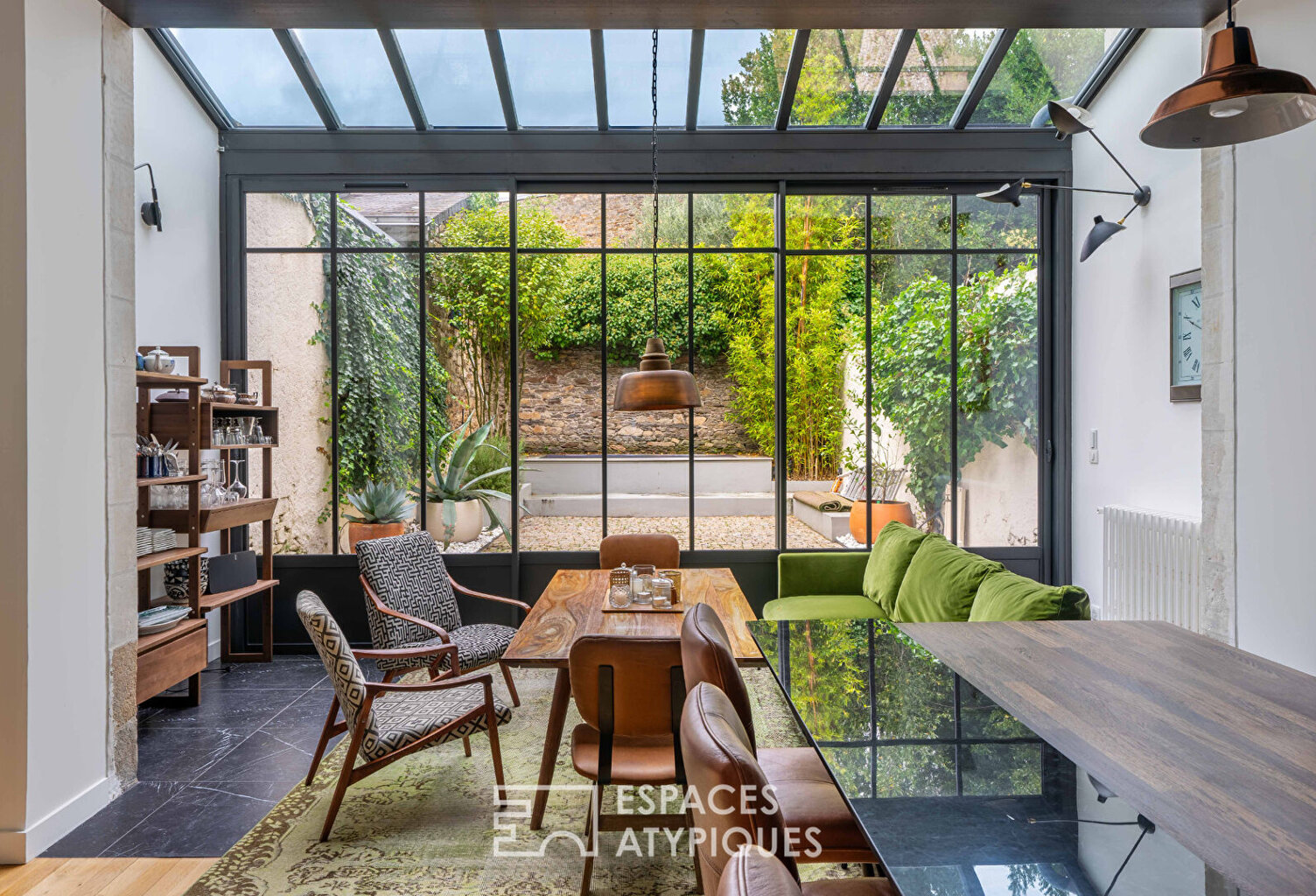 Hôtel particulier rénové : entre modernité et charme de l'ancien — photo 1