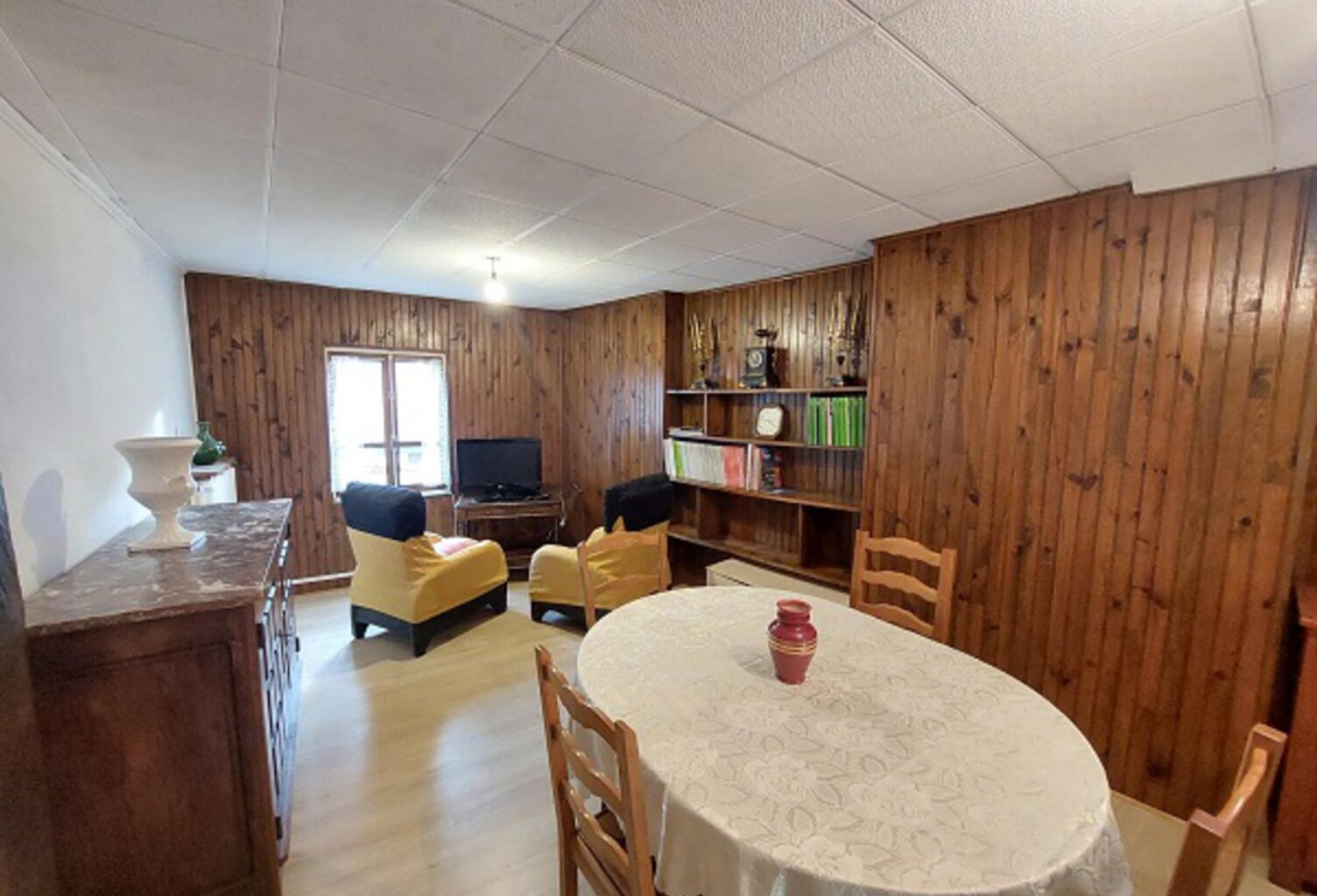 Maison avec garage — photo 1
