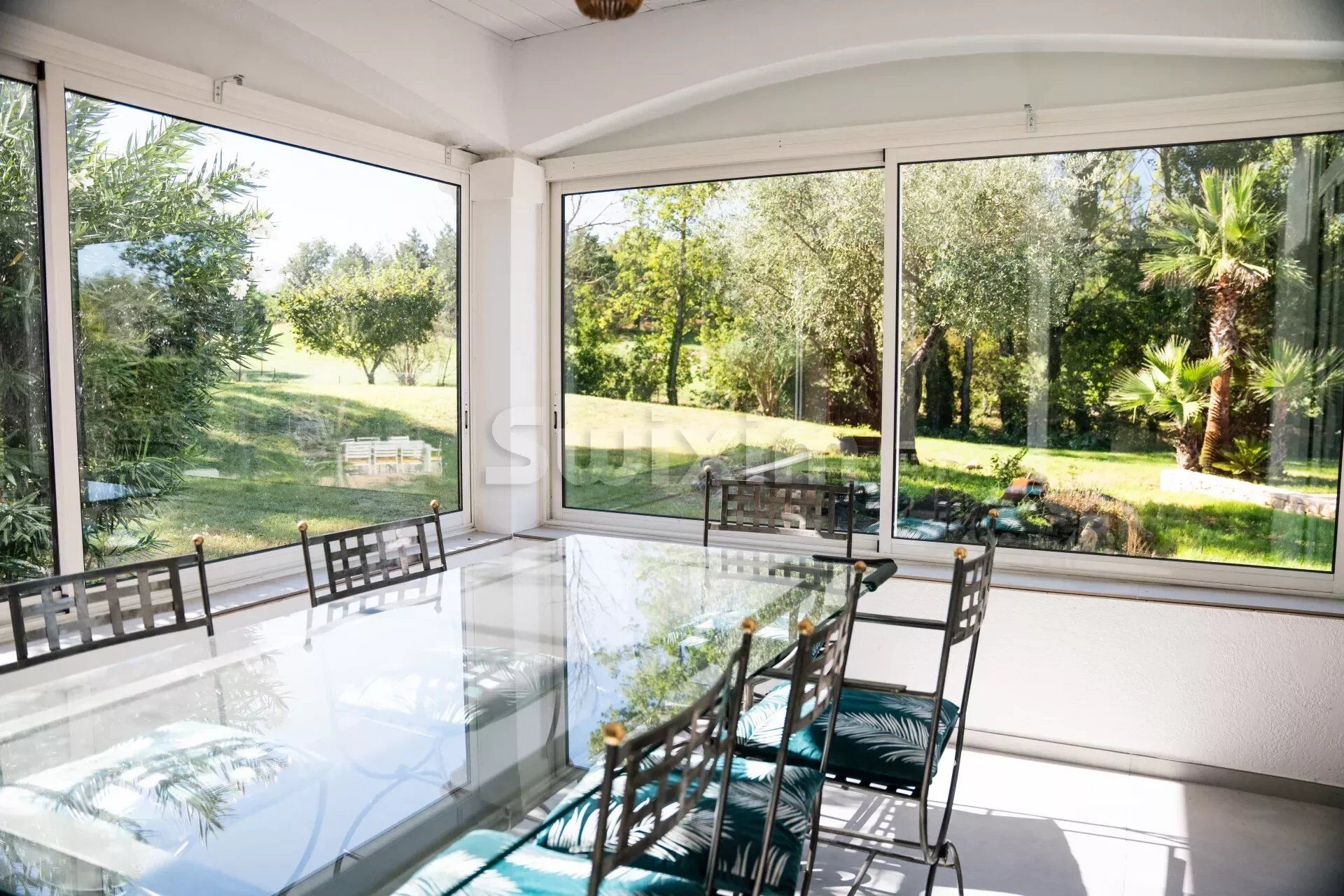 Belle Villa avec piscine sur le golf de Montélimar