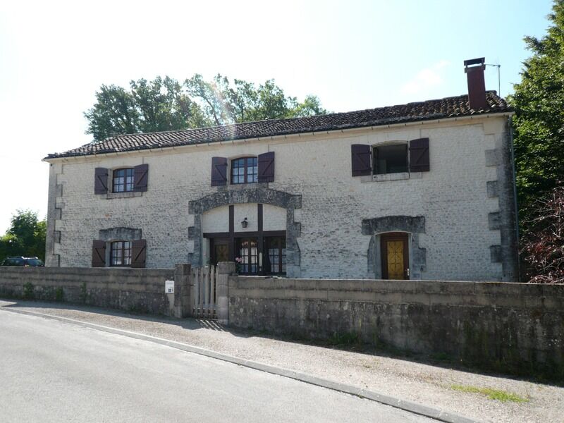 Villa / Maison 9 pièces  à vendre Salles-d'Angles 16130