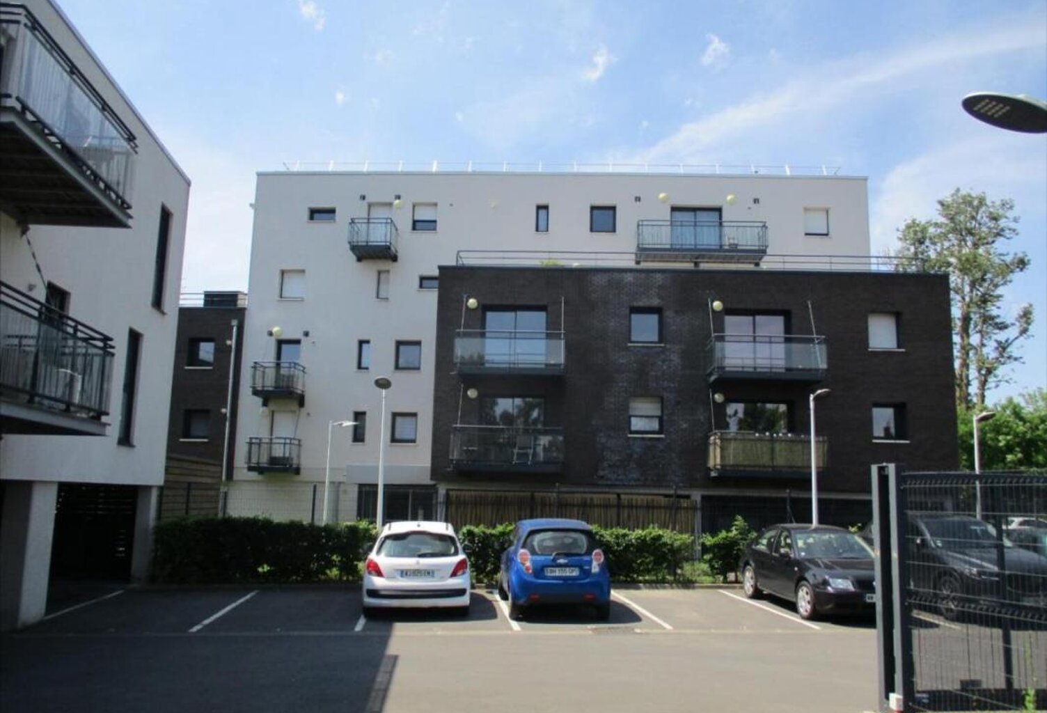 A VENDRE SECLIN F3 DANS RESIDENCE AVEC ASCENSEUR 2 STATIONNEMENT — photo 1