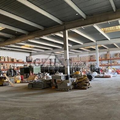 Local industriel  3890 €