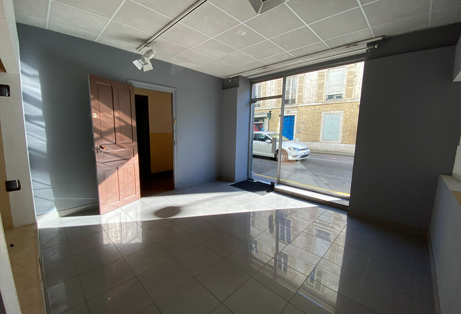 PAU, local 110m² offrant diverses possibilités en centre ville. — photo 1