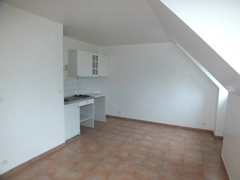A LOUER STUDIO HOUDAN - 27m2 — photo 1