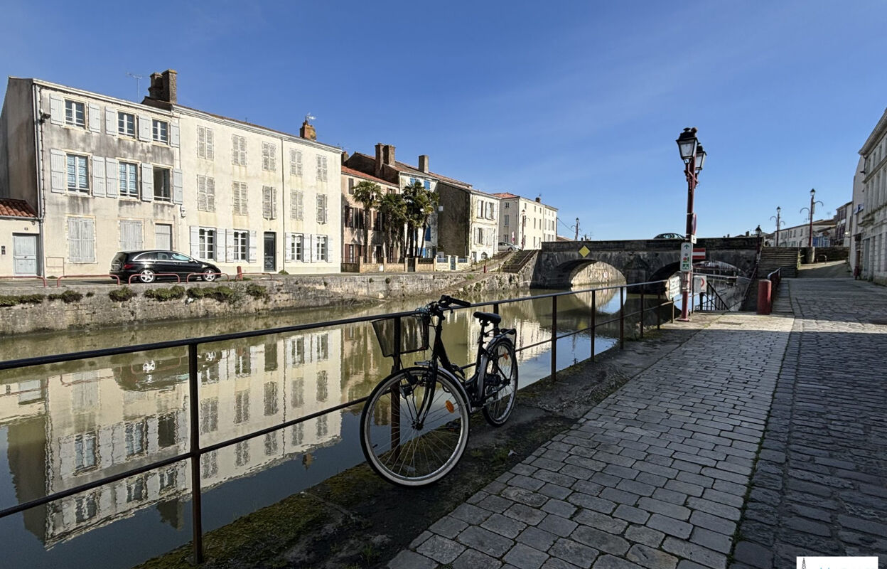 immeuble  pièces 221 m2 à vendre à Marans (17230)