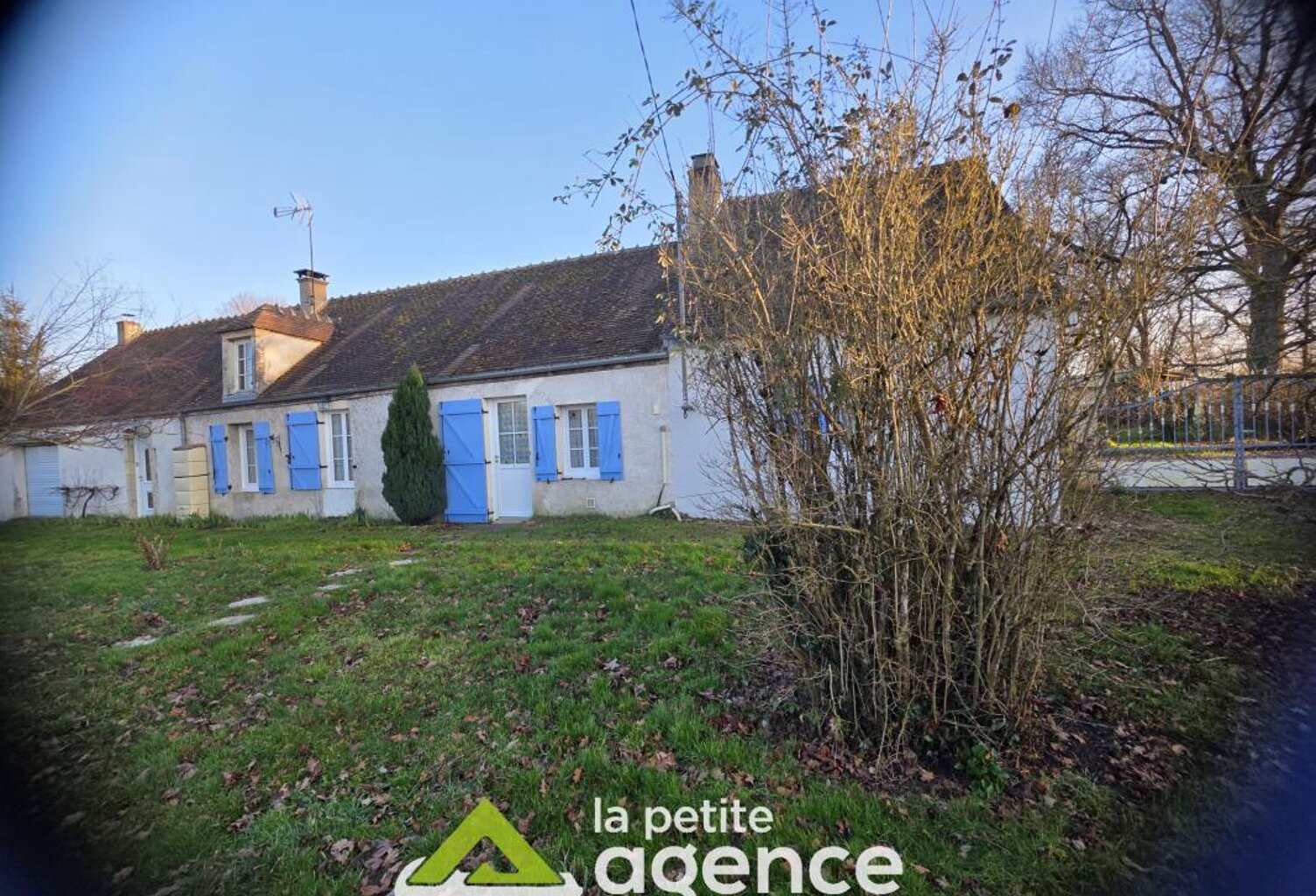 Longère d'une superficie de 127m2 habitable, édifiée sur 470 — photo 1