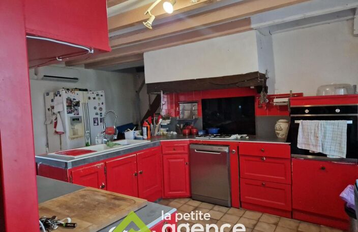Longère d'une superficie de 127m2 habitable, édifiée sur 470 — photo 3