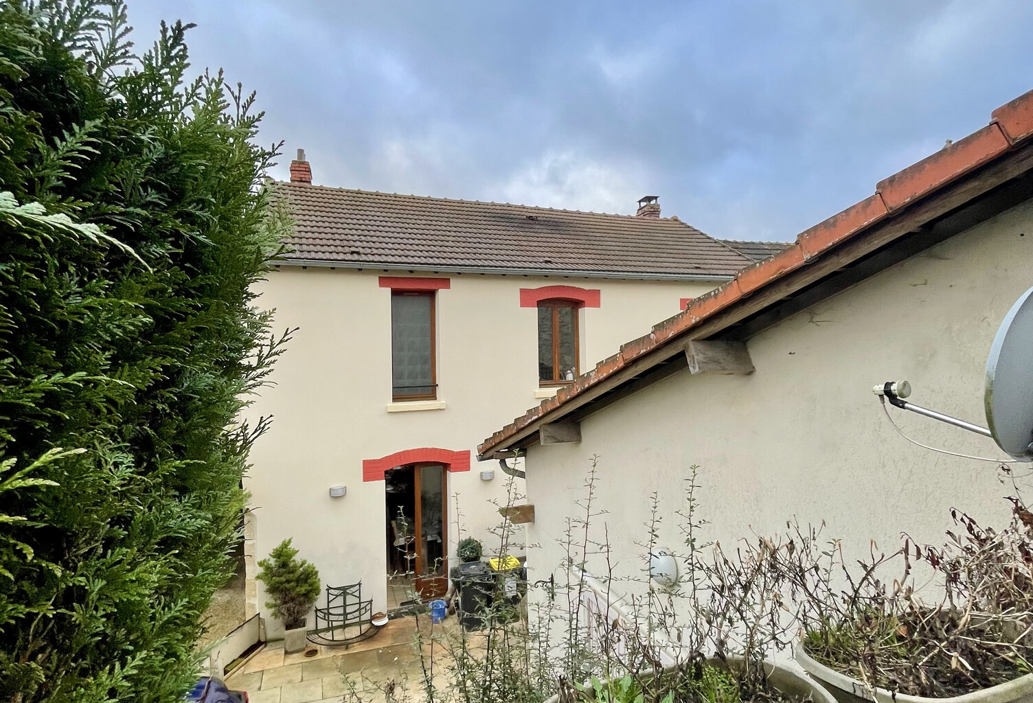 A FISMES - CHARMANTE MAISON DE VILLE HABITABLE DE SUITE SANS TRAVAUX. — photo 1