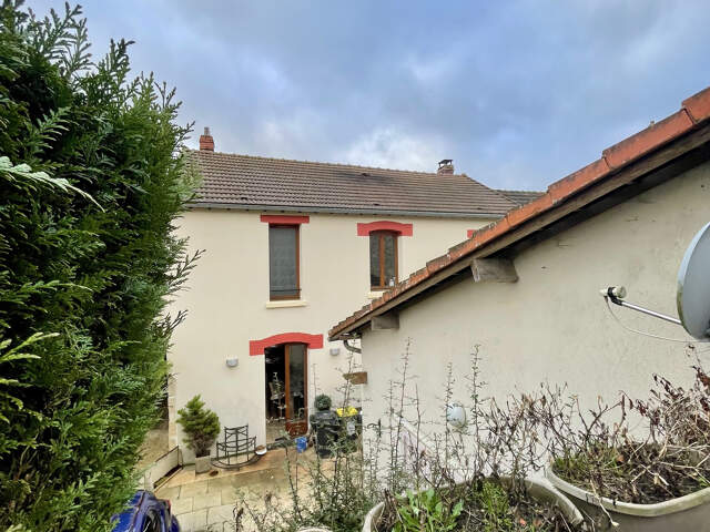 A FISMES - CHARMANTE MAISON DE VILLE HABITABLE DE SUITE SANS TRAVAUX. — photo du bien