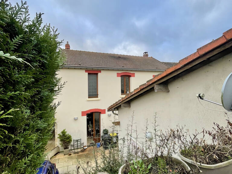 A FISMES - CHARMANTE MAISON DE VILLE HABITABLE DE SUITE SANS TRAVAUX. — photo 1
