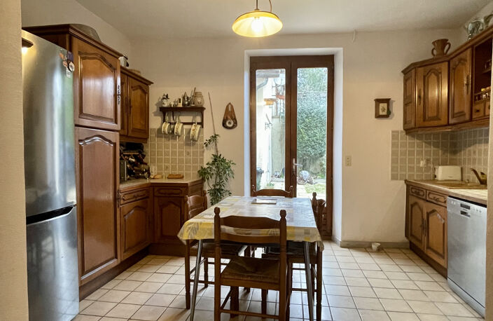 A FISMES - CHARMANTE MAISON DE VILLE HABITABLE DE SUITE SANS TRAVAUX. — photo 2
