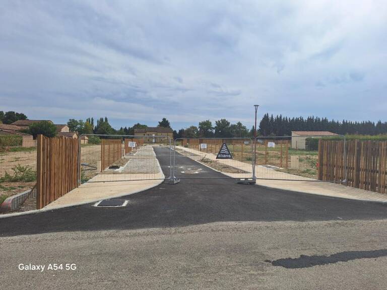 TERRAIN A BATIR DE 274 M² VIABILISE ET LIBRE CONSTRUCTEUR — photo 1