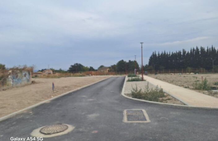 TERRAIN A BATIR DE 305 M² VIABILISE ET LIBRE CONSTRUCTEUR — photo 2