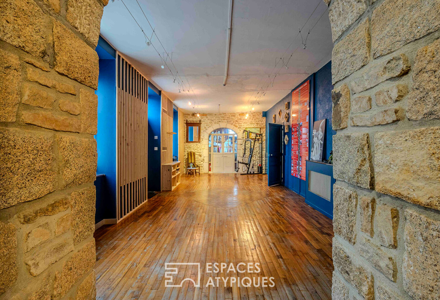 Ensemble immobilier : Maison Principale en Pierre avec Gîte I... — photo 1