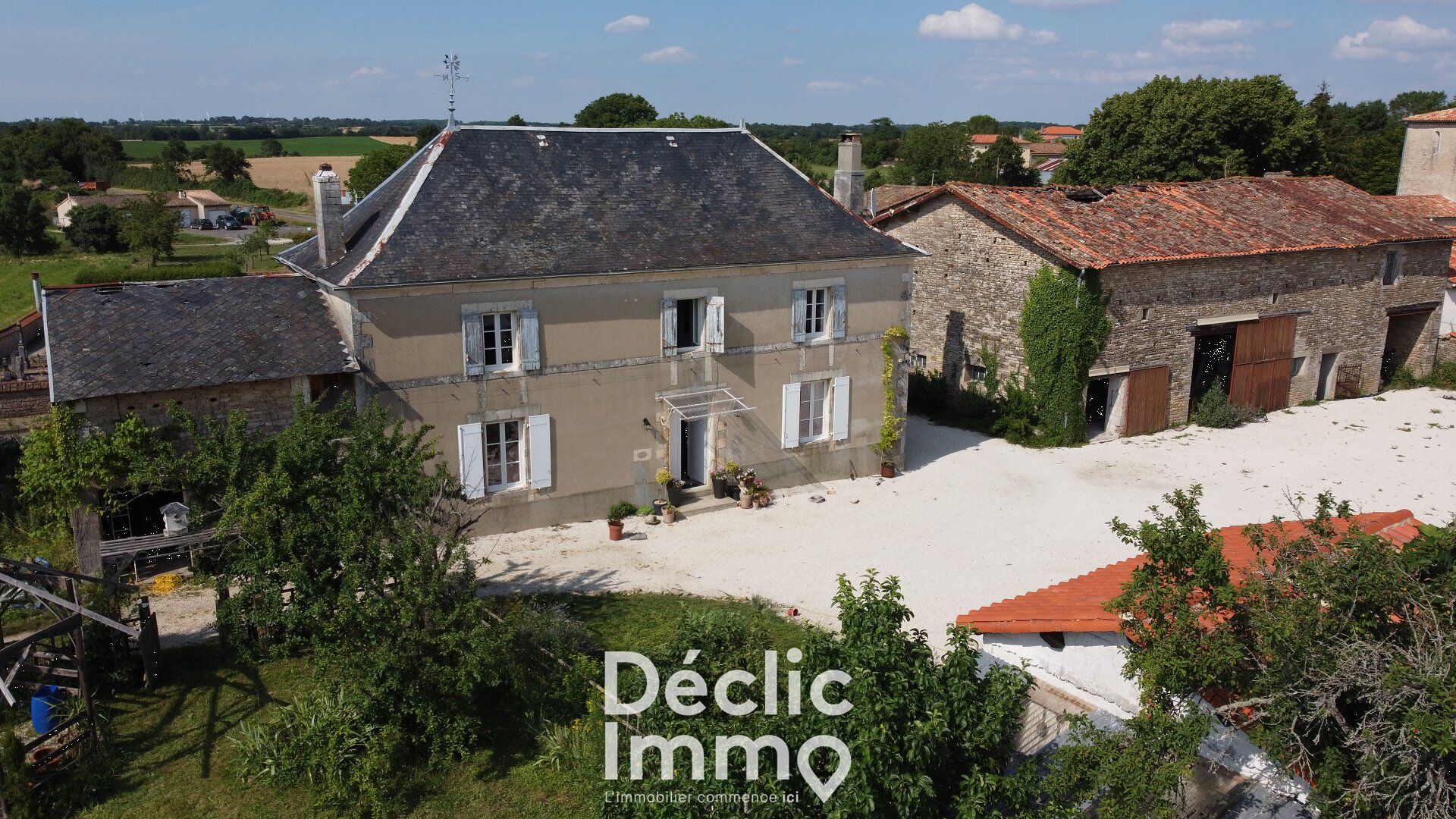 Villa / Maison  T5 à vendre Villefagnan 16240