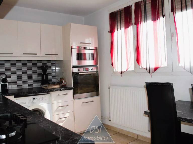 MEYZIEU - Appartement de Type T3 de 66 m² EN DERNIER ETAGE avec balcon — photo 1