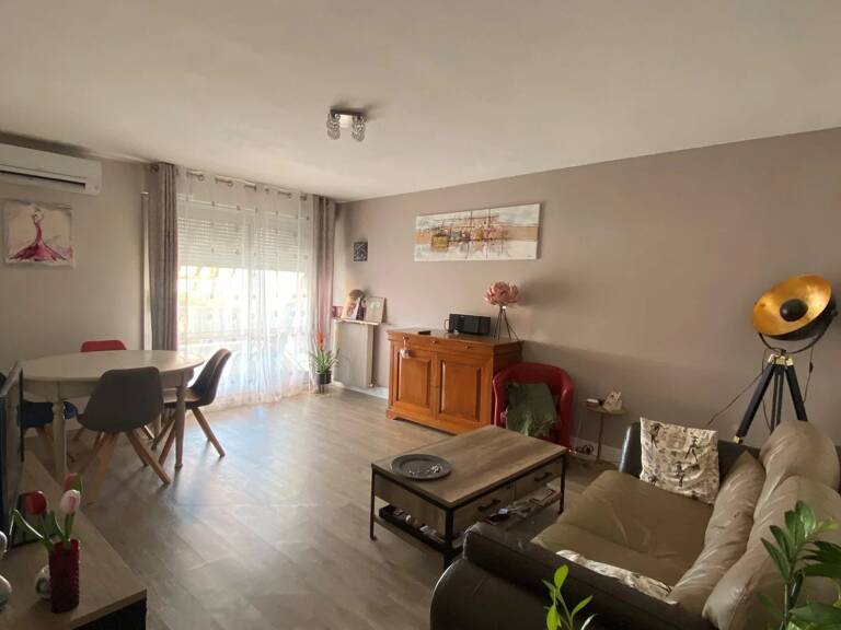 Appartement de Type T3 de 70 m2 avec balcon garage et cave — photo 1