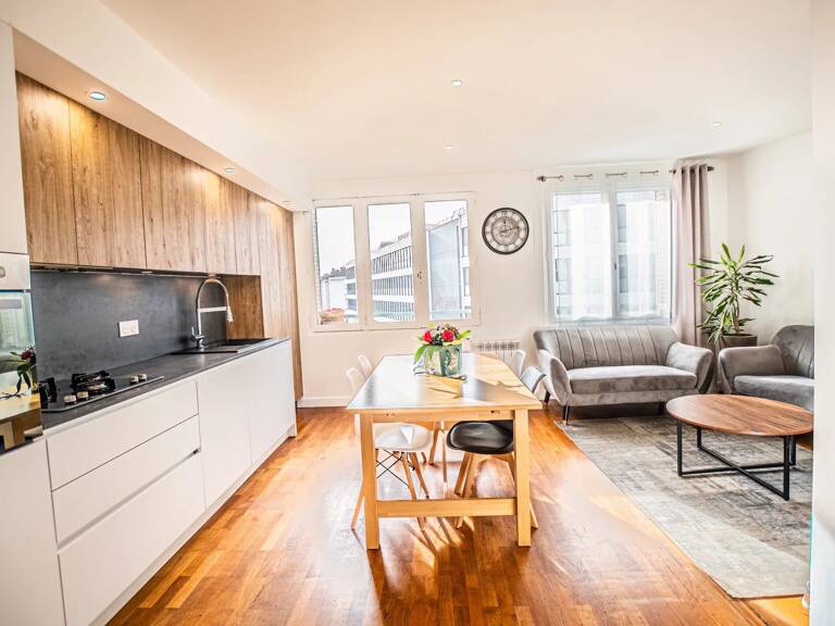 VILLEURBANNE SECTEUR FLACHET - T4 - 65 m² / parking / ascenseur. — photo 1