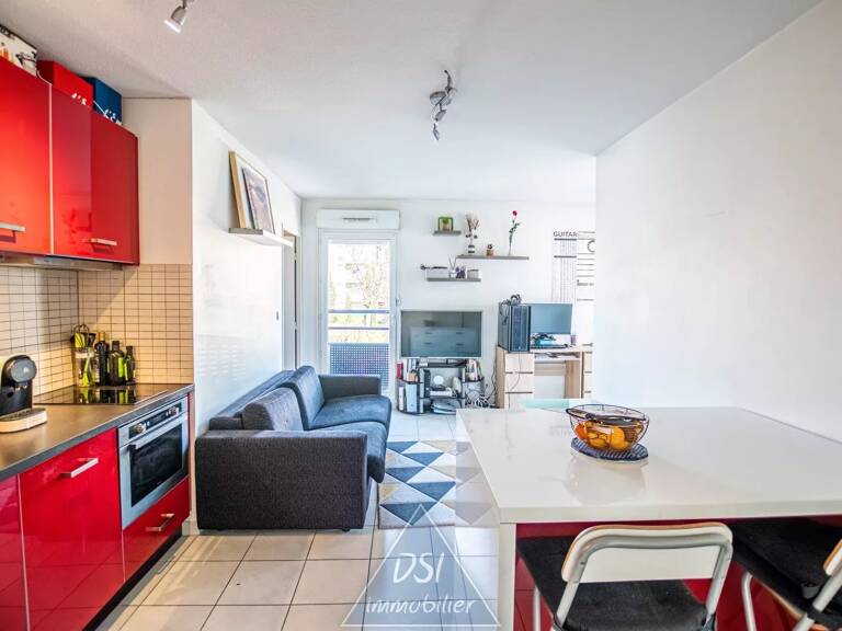 MEYZIEUX proximité LECLERC - T2 de 36 m² - Balcon - Garage — photo 1