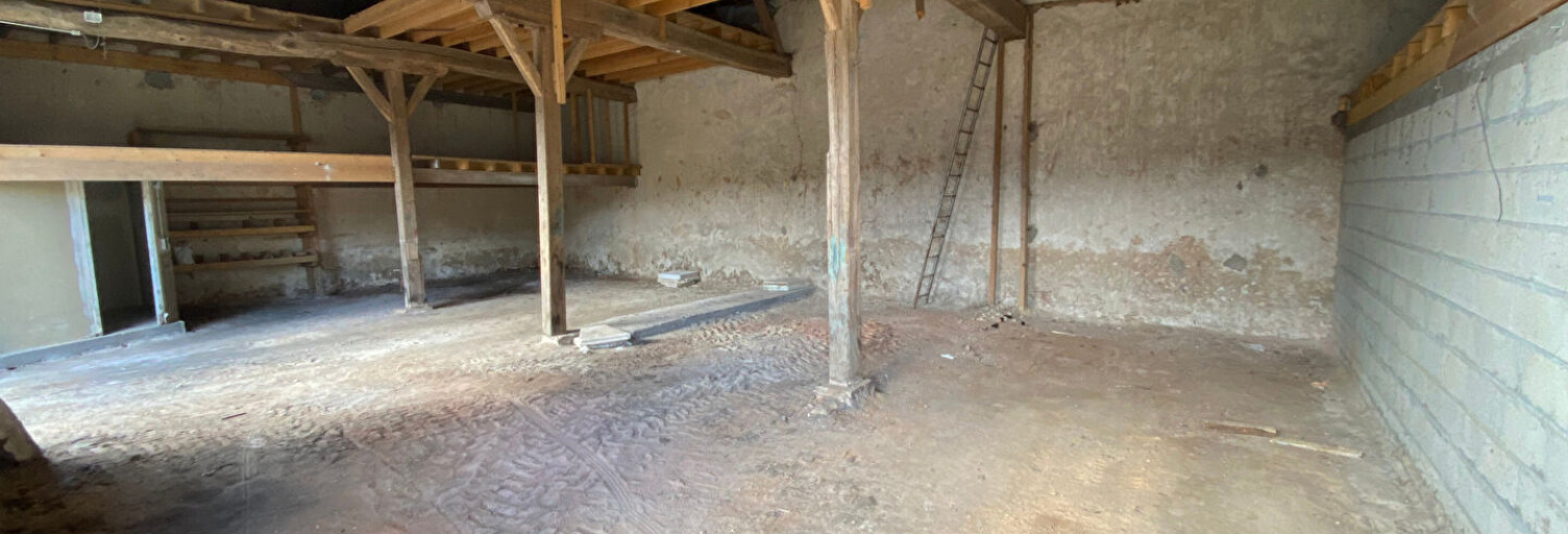 Local industriel  150 m² à louer à Henrichemont (18250)