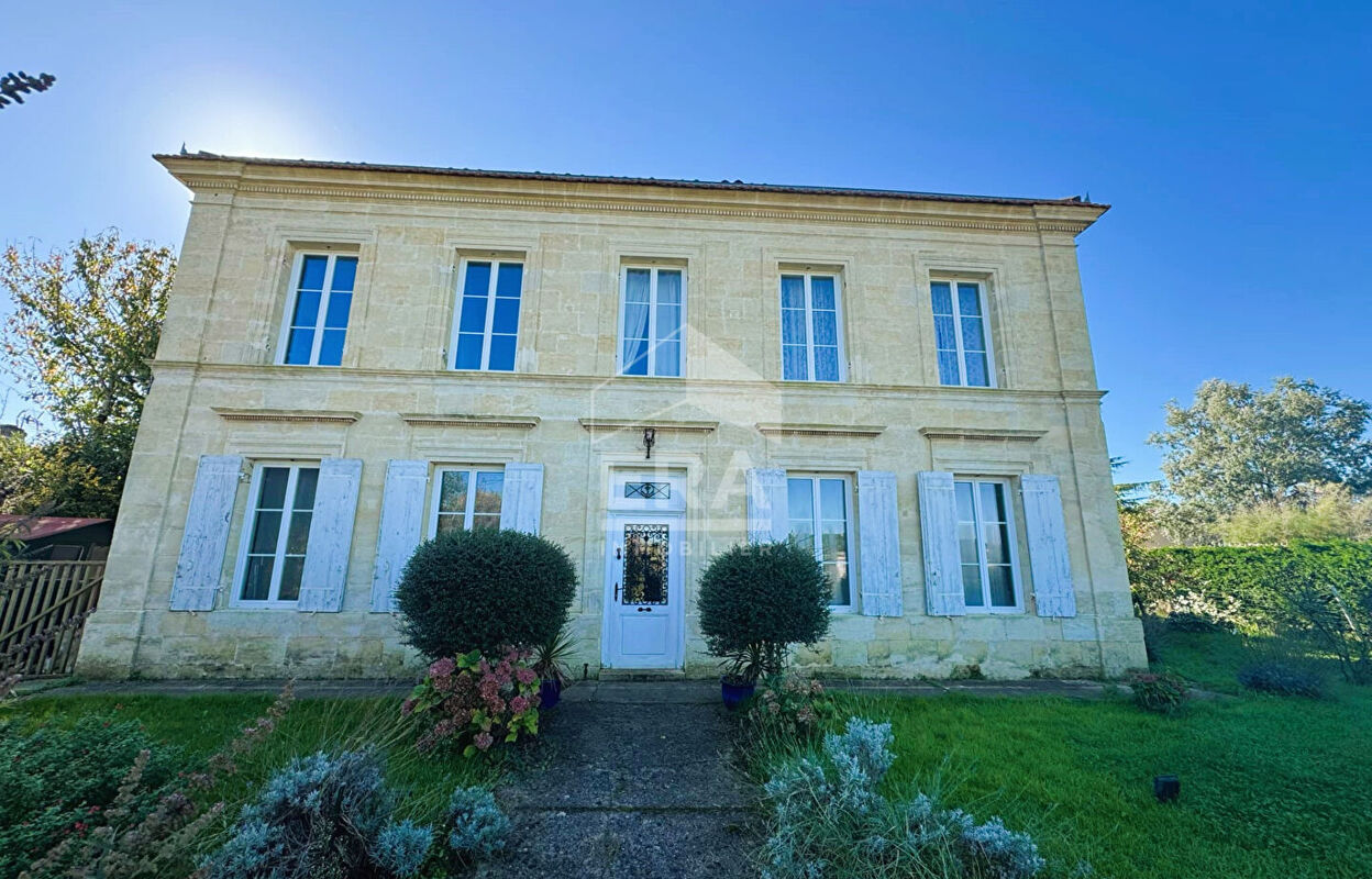 maison 7 pièces 300 m2 à vendre à Bourg (33710)