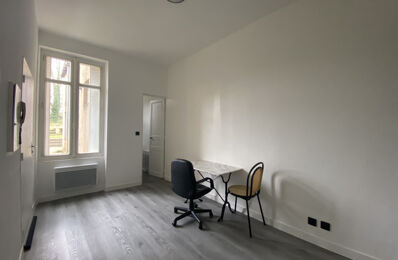 location appartement 370 € CC /mois à proximité de Croutelle (86240)