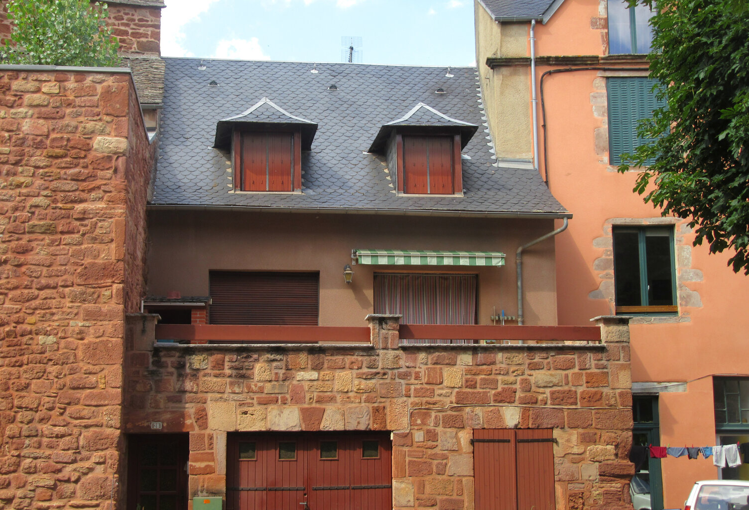 EXCLUSIVITE CLAIRVAUX D'AVEYRON Maison de village en pierre avec terrasse et garage — photo 1
