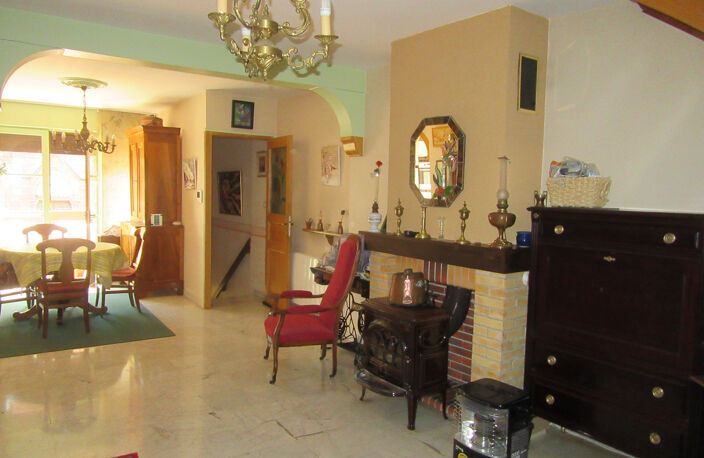 EXCLUSIVITE CLAIRVAUX D'AVEYRON Maison de village en pierre avec terrasse et garage — photo 2