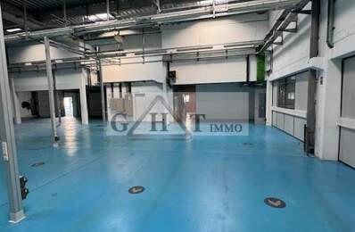 Un local d'activité de 1800 m² à louer à Ivry sur seine — photo du bien