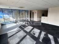 Un local d'activité de 1800 m² à louer à Ivry sur seine — photo 2