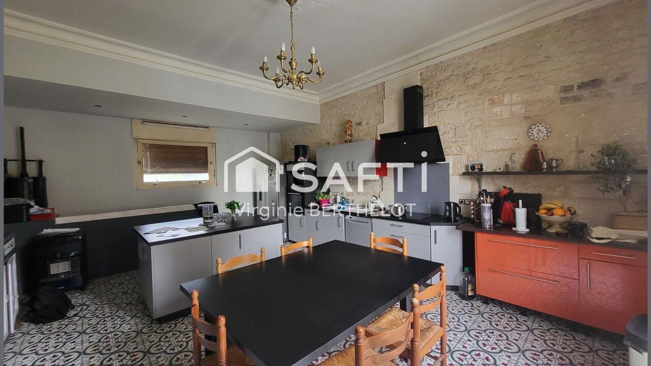 maison 7 pièces 220 m2 à vendre à Ardin (79160)