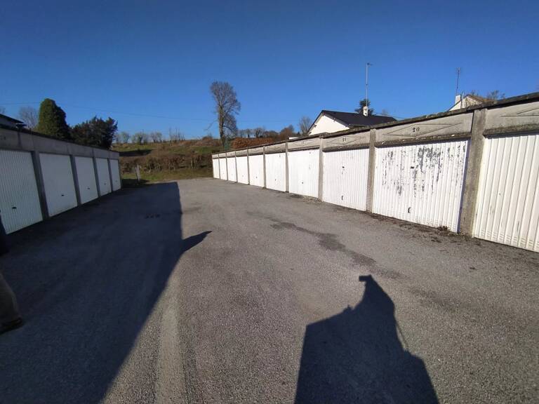 Garage   — photo 1