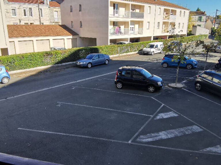 Studio 29.61 m² loué à SAINTES - RIVE DROITE — photo 1