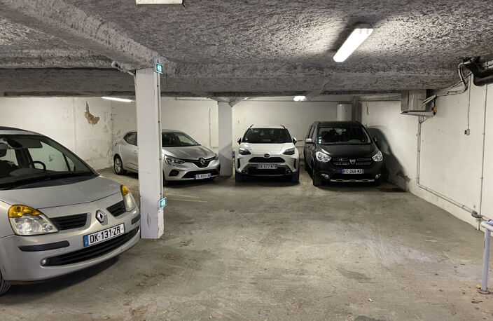 EXCLUSIVITE Immeuble de 450 m2, avec garages, au coeur du vi — photo 3