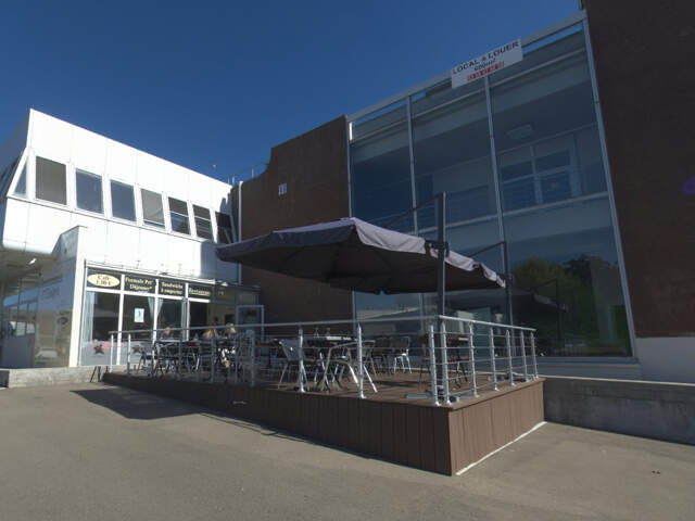 AUXERRE - 5 AVENUE JEAN MOULIN - BUREAUX AU 1ER  ETAGE D'UN IMMEUBLE DE BUREAUX AVEC ASCENSEUR ET PARKINGS — photo du bien