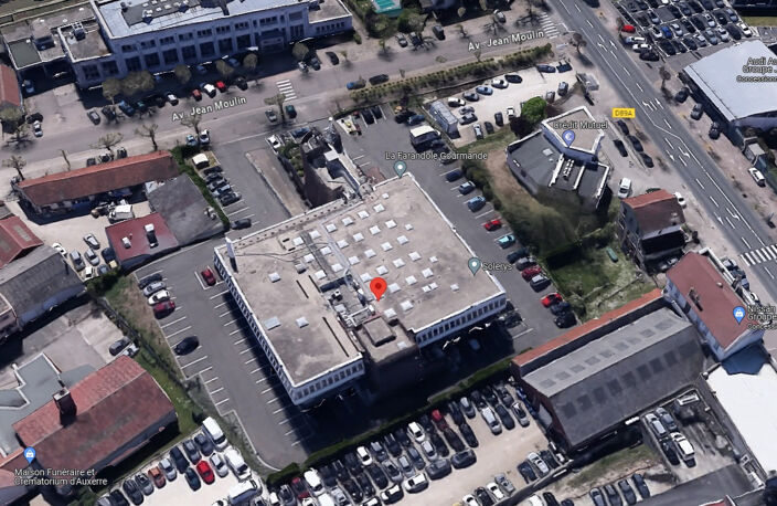 AUXERRE - 5 AVENUE JEAN MOULIN - BUREAUX AU 1ER  ETAGE D'UN IMMEUBLE DE BUREAUX AVEC ASCENSEUR ET PARKINGS — photo 5