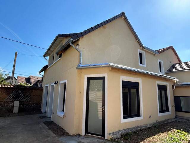 A LOUER - Maison 4 pièces à SAINT-PREST refaite à neuf — photo du bien