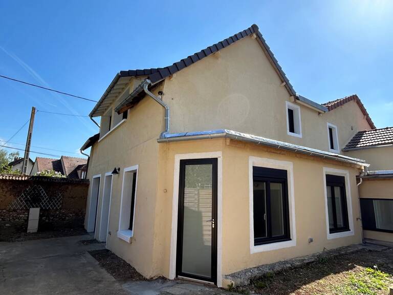 A LOUER - Maison 4 pièces à SAINT-PREST refaite à neuf — photo 1