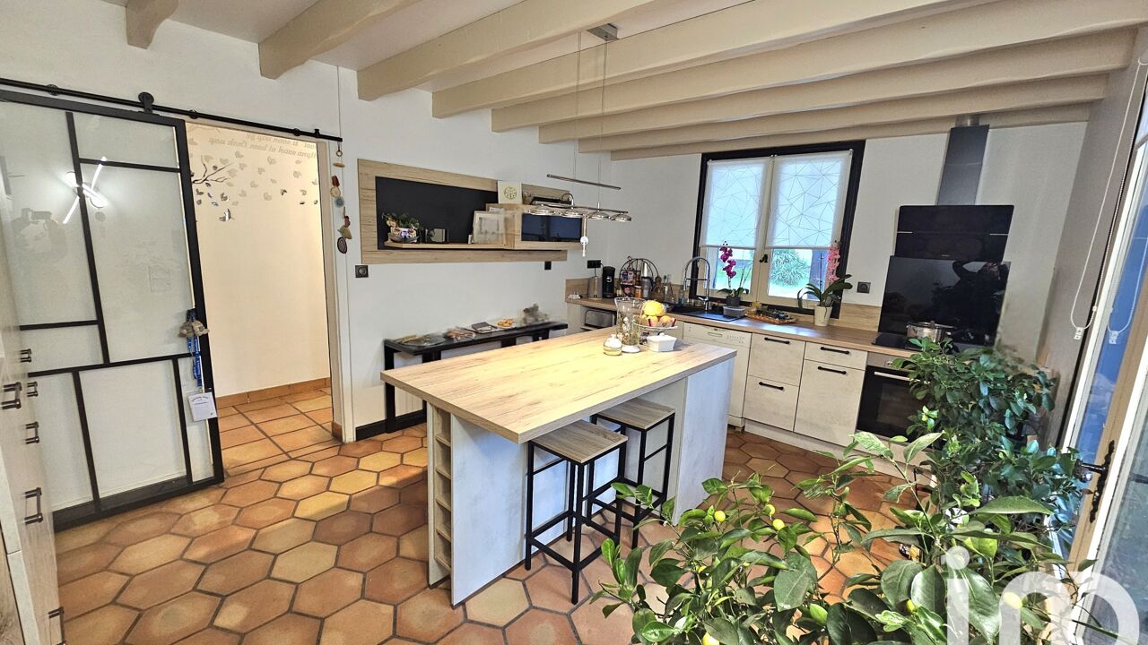 maison 7 pièces 158 m2 à vendre à Saint-Ciers-sur-Gironde (33820)