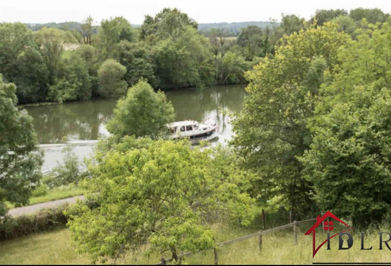 Magnifique Villa de 9 Pièces avec Vue sur la Rivière, Piscin — photo 1